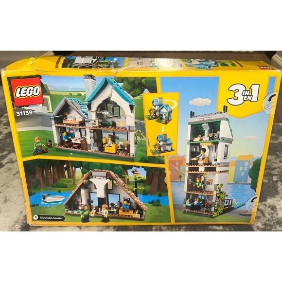 Lego Creator 3 in 1 Cozy House Set - Near Complete   Creator 3 in 1 Cozy House Building Set (NWT)